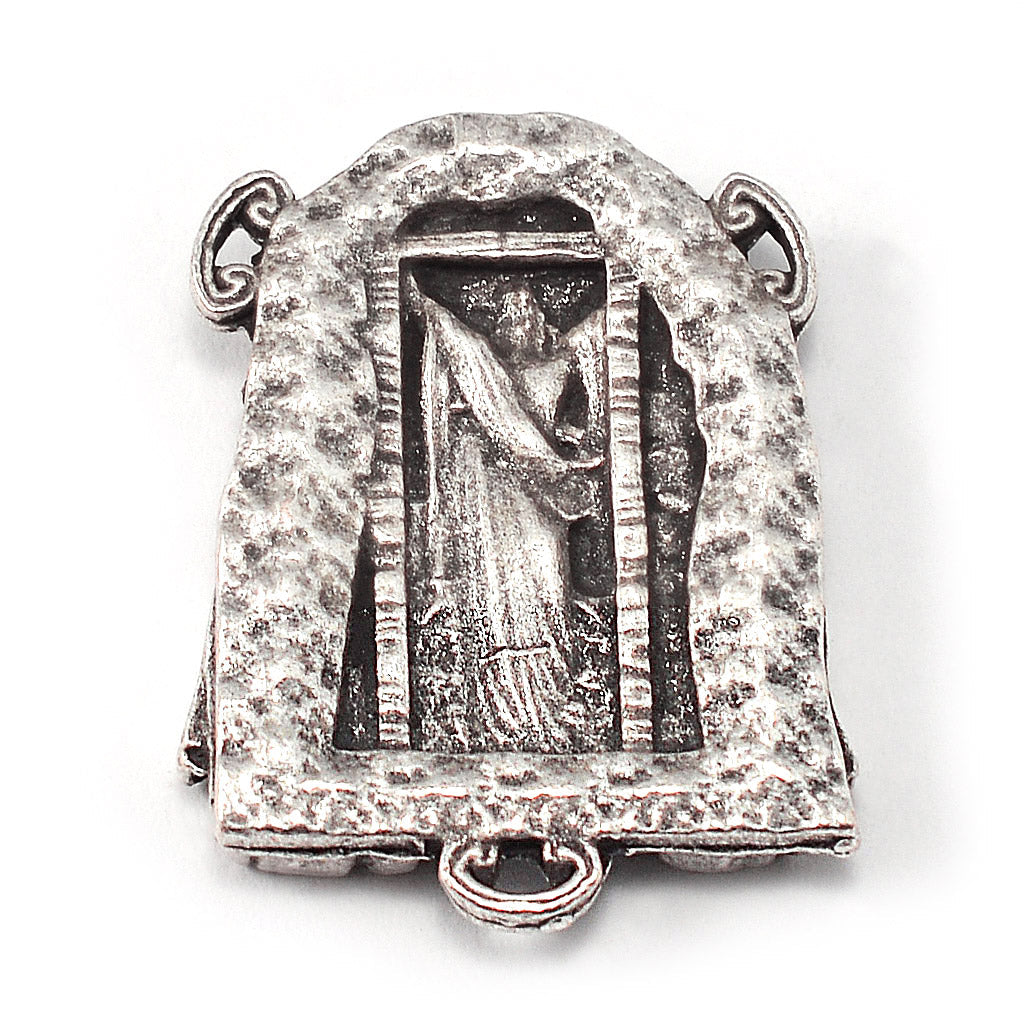 Ghirelli rosary centerpiece inspired by Carl Heinrich Bloch painting