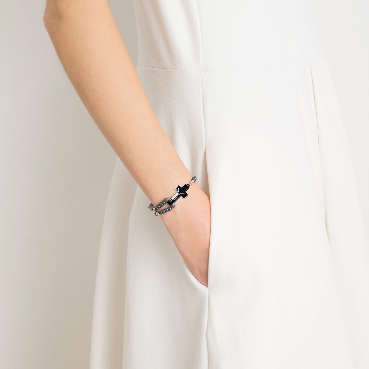 ROSALET® SQUARE BLACK PVD - MATTE HEMATITE BEADS, STERLING SILVER &amp; ROUND PATER, MODERN - Ghirelli Srl - ROW